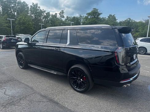 Used 2025 Chevrolet Suburban Premier AWD/4WD image 3