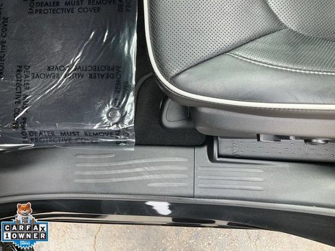 Used 2023 Chrysler Pacifica Limited w/ Uconnect Theater Family Group FWD image 16