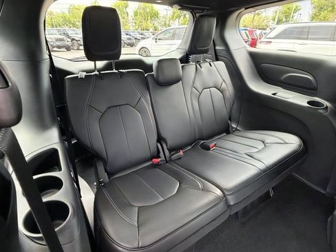 New 2027 Chrysler Pacifica Select FWD image 11