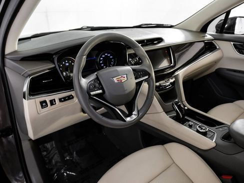 Used 2020 Cadillac XT6 Premium Luxury FWD image 2