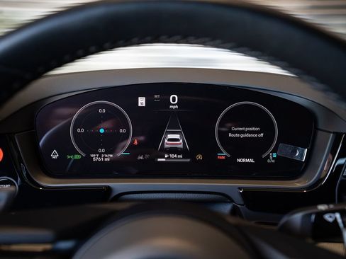 Certified 2024 Porsche Cayenne AWD/4WD image 15