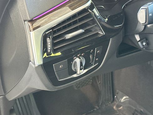 Used 2018 BMW 530e image 10