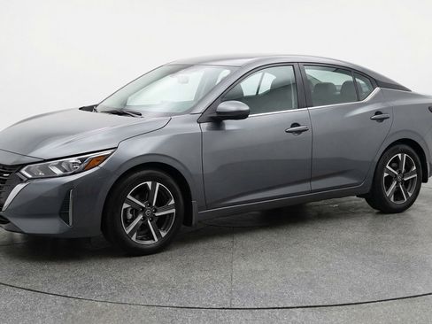 Used 2025 Nissan Sentra SV image 3