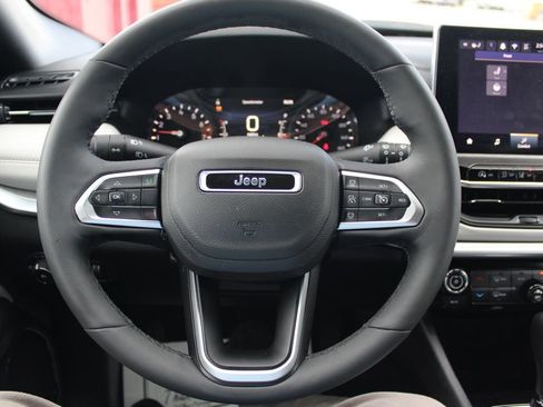 Used 2025 Jeep Compass Limited AWD/4WD image 18