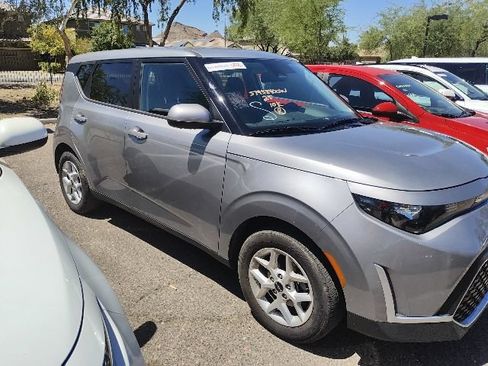 Certified 2025 Kia Soul LX w/ LX Technology Package FWD image 16