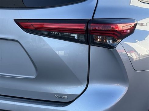 Used 2021 Toyota Highlander XSE image 6