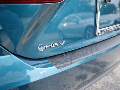 Used 2025 Toyota Camry SE w/ Convenience Package image 12