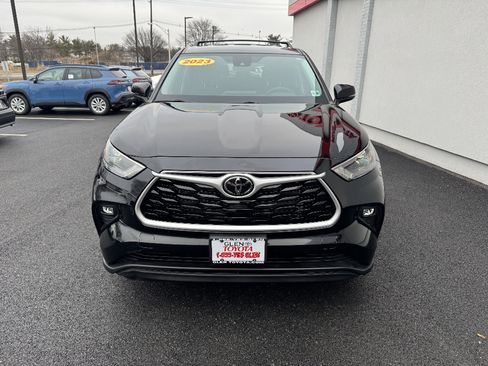 Used 2023 Toyota Highlander LE image 3