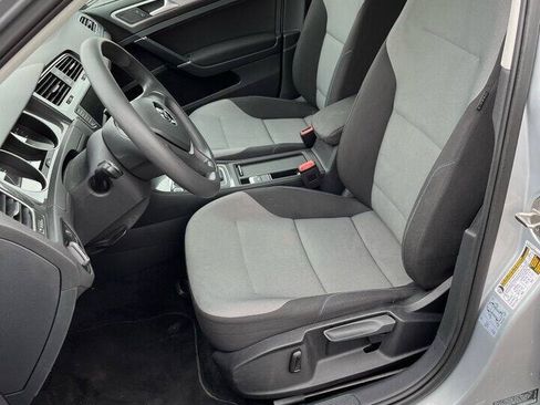 Used 2016 Volkswagen e-Golf SE w/ DC Fast Charging Package FWD image 17