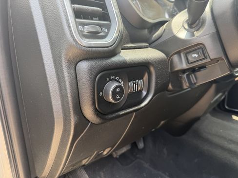 Used 2024 RAM 2500 Laramie AWD/4WD image 12