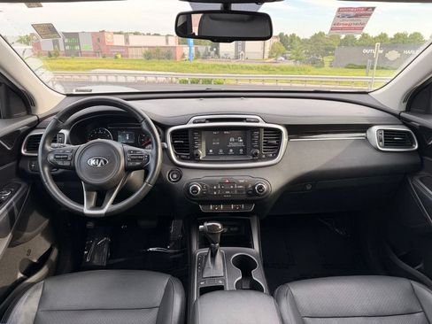 Used 2017 Kia Sorento FWD w/ LX Convenience Package image 3