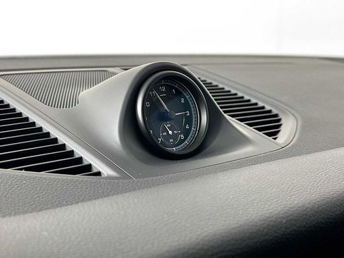 New 2026 Porsche Macan image 34