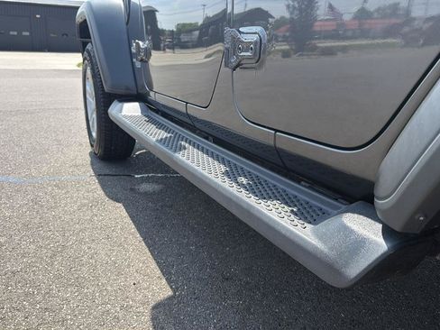 Used 2019 Jeep Wrangler Unlimited Sport S AWD/4WD image 18