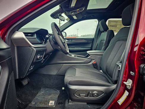 New 2025 Jeep Grand Cherokee Laredo X w/ Luxury Tech Group I image 12