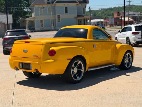 Used 2004 Chevrolet SSR w/ Preferred Equipment Group RWD image 3