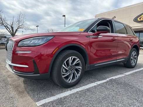 Used 2023 Lincoln Corsair AWD image 2