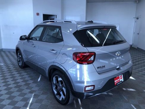 Used 2025 Hyundai Venue SEL image 13