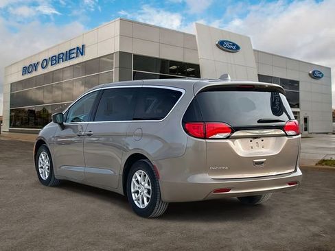 Used 2017 Chrysler Pacifica LX image 3