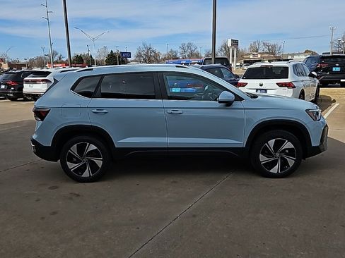 New 2026 Volkswagen Taos SE image 4