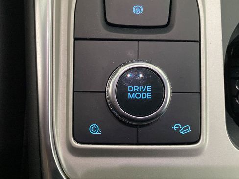 Used 2023 Ford Explorer XLT w/ Equipment Group 202A AWD/4WD image 8