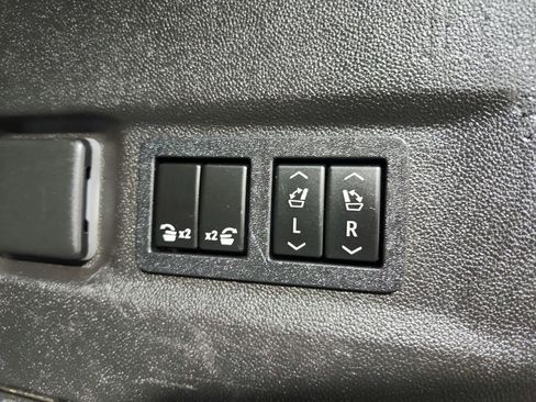 Used 2021 Chevrolet Suburban Premier w/ Premium Package AWD/4WD image 58