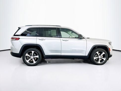 Used 2023 Jeep Grand Cherokee 4WD 4xe w/ Luxury Tech Group II image 10