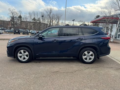 Used 2021 Toyota Highlander LE image 4