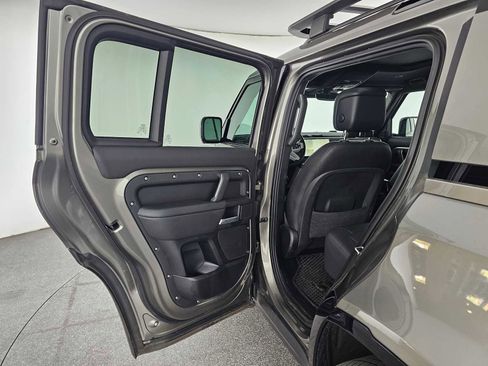 Used 2025 Land Rover Defender 110 X-Dynamic SE image 15