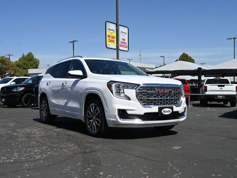 Used 2024 GMC Terrain Denali w/ Denali Premium Package AWD/4WD image 3