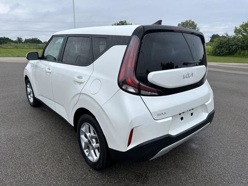 Used 2025 Kia Soul LX w/ LX Technology Package FWD image 3