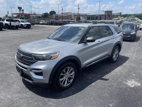 Used 2022 Ford Explorer XLT w/ Equipment Group 202A AWD/4WD image 1