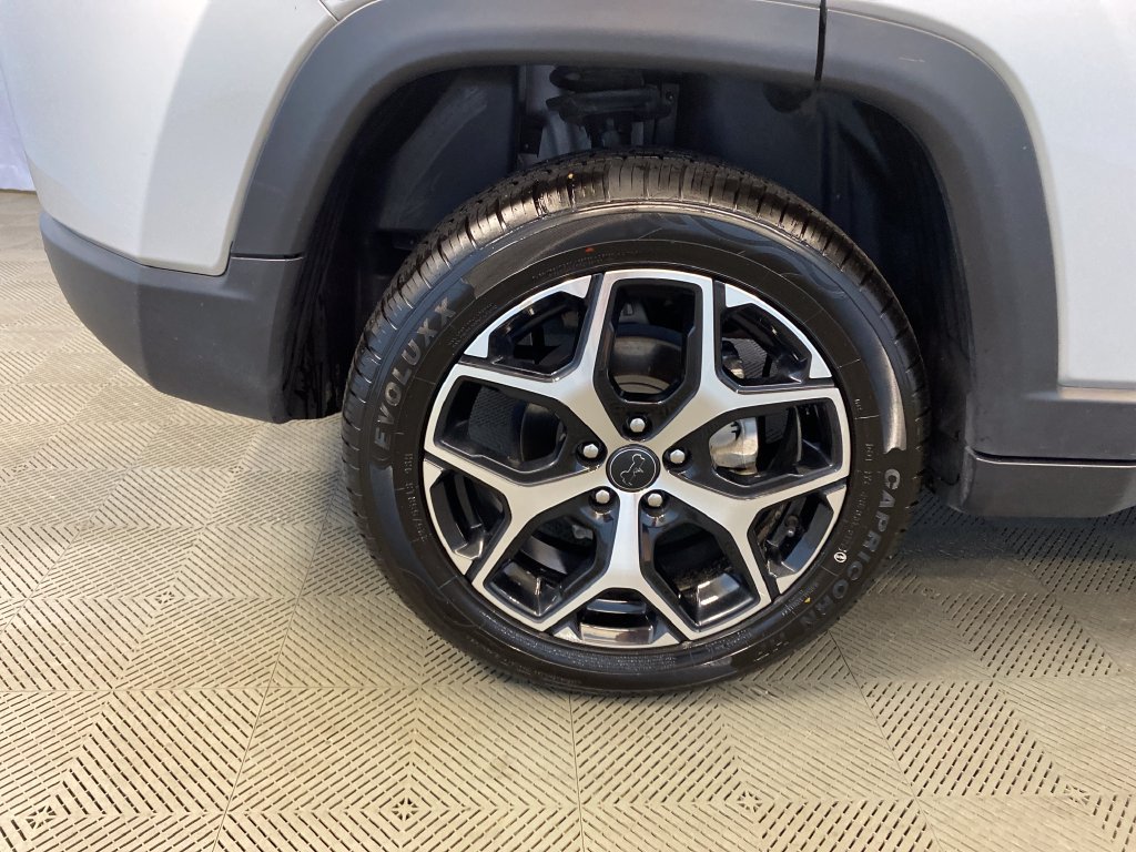 Certified 2025 Jeep Compass Limited AWD/4WD image 36
