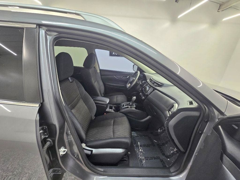 Used 2017 Nissan Rogue SV FWD image 19