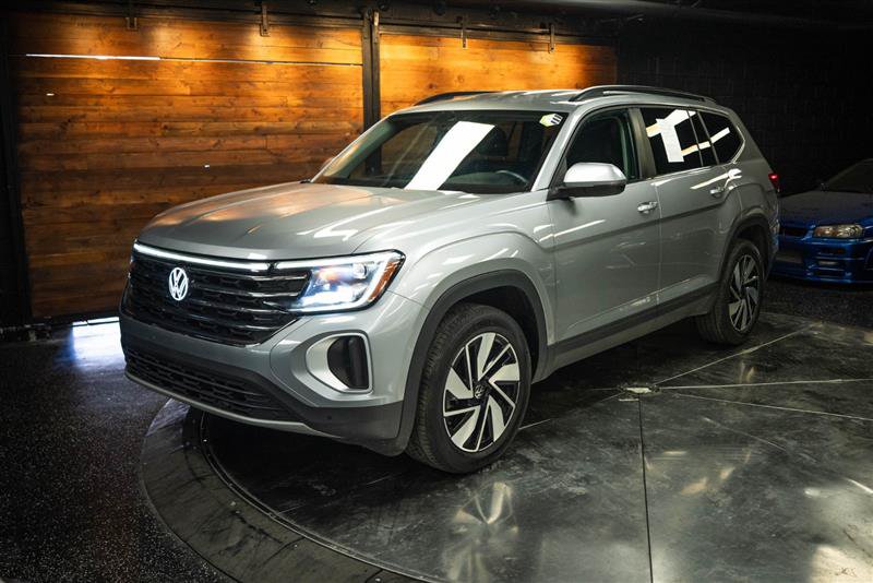 Used 2025 Volkswagen Atlas SE FWD image 2