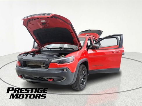 Used 2019 Jeep Cherokee Trailhawk w/ Cold Weather Group AWD/4WD image 13