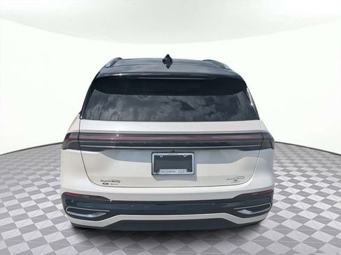 Used 2025 Lincoln Nautilus Reserve image 4