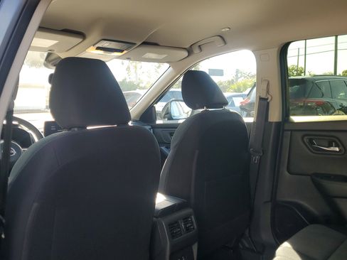 Used 2024 Nissan Rogue SV image 12