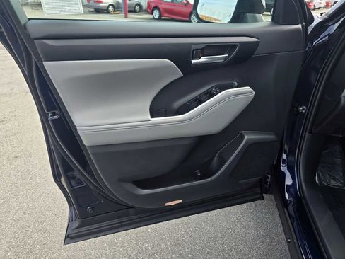 New 2026 Toyota Highlander XLE image 23