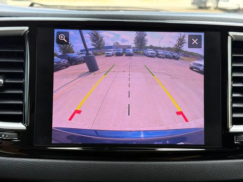 Used 2022 Chrysler Pacifica Touring-L w/ Uconnect Theater Family Group FWD image 49