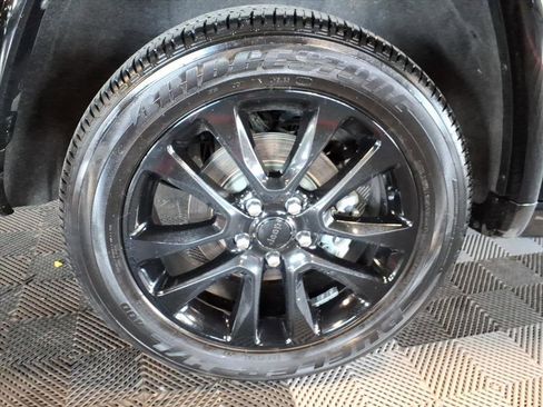 Used 2021 Jeep Grand Cherokee Laredo X image 9