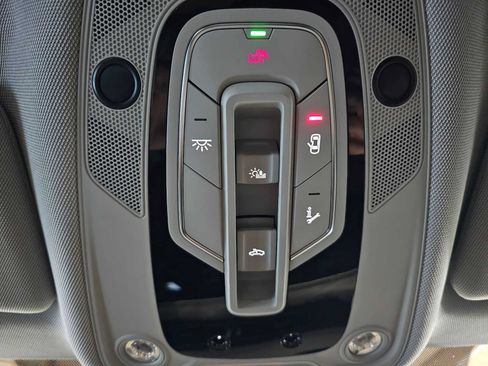 Used 2023 Audi e-tron Premium Plus w/ Premium Plus Package AWD/4WD image 34