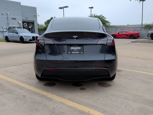 Used 2024 Tesla Model Y 2WD image 9