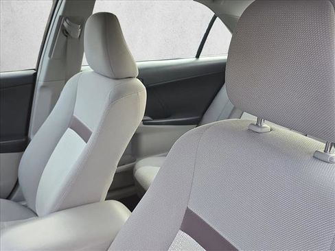 Used 2014 Toyota Camry L image 15