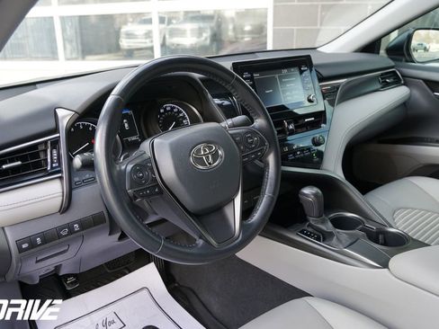 Used 2021 Toyota Camry SE image 19