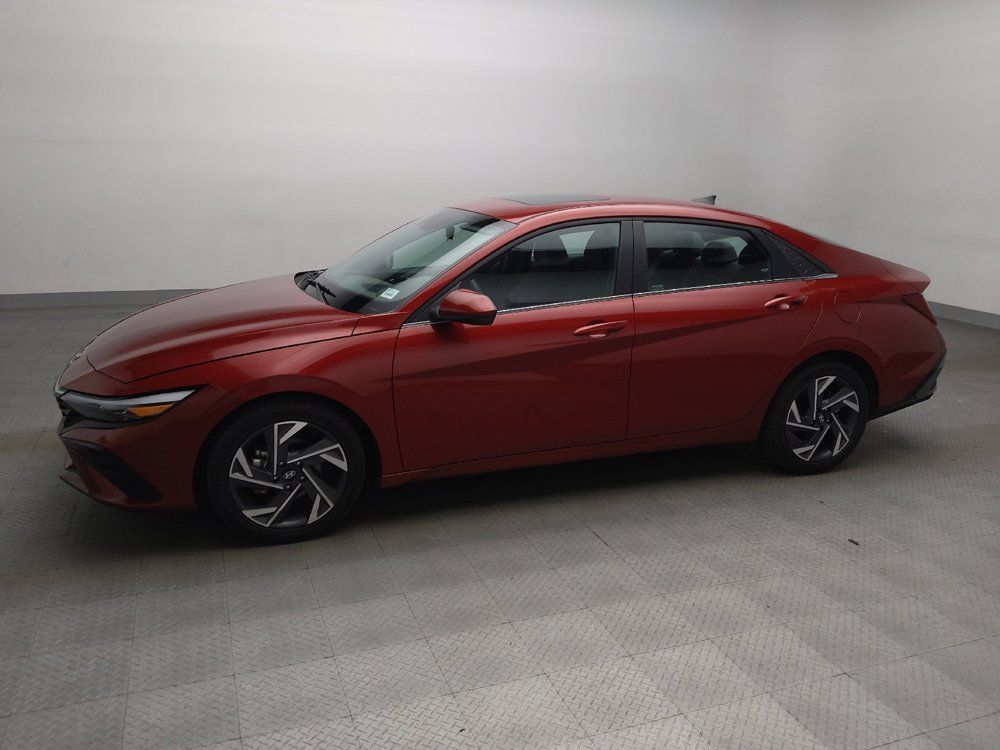 Used 2025 Hyundai Elantra SEL FWD image 2