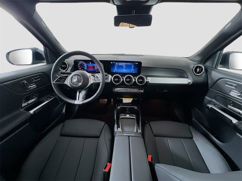 New 2026 Mercedes-Benz GLB 250 4MATIC image 9