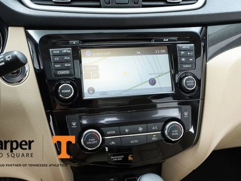 Used 2016 Nissan Rogue SL image 25