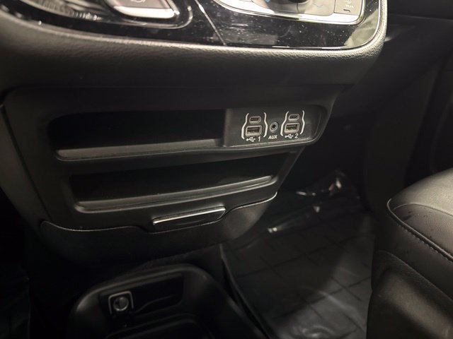 Used 2025 Chrysler Pacifica Select FWD image 42