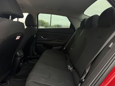 Used 2025 Hyundai Elantra SE FWD image 26