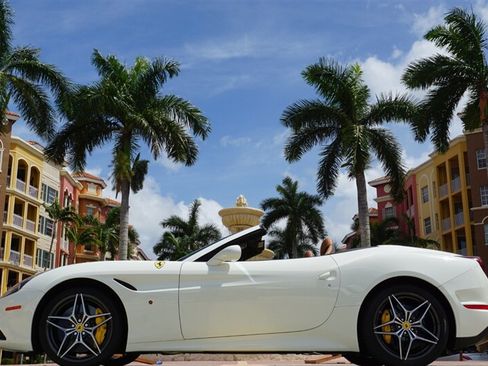 Used 2017 Ferrari California T RWD image 33